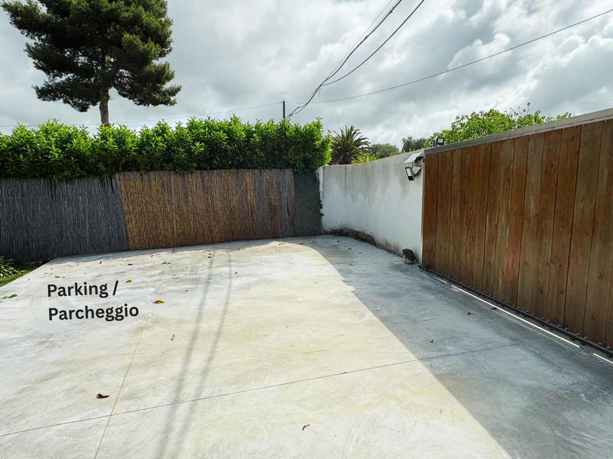 Algherolux -Free Secure Gated Parking For Cars And Motorbikes Exteriér fotografie